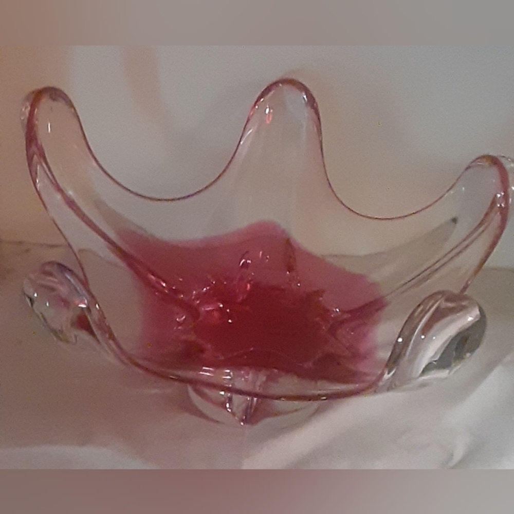 c1960 FUCHSIA BLOWN ART GLASS CENTERPIECE 13"